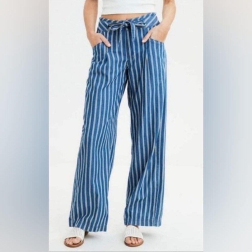 American Eagle NWOT wide-leg pants. Size 2 regular